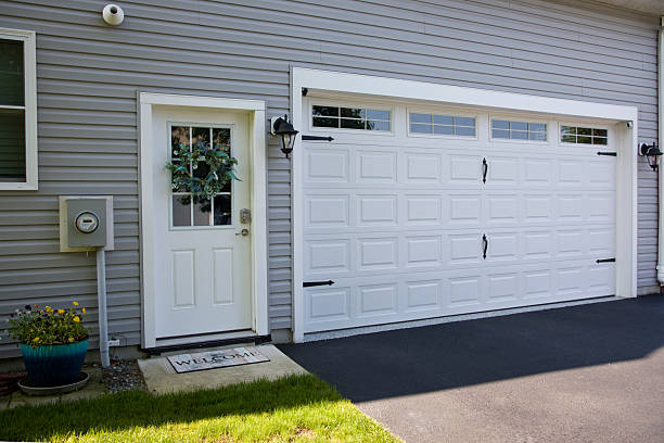 24/7 Emergency Garage Door Panel Replacement experts in Samoset, FL